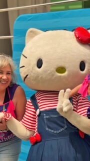 ‼️ Hello Kitty no Bloquinho Infantil de Carnaval do Família no Parque ‼️

Nos dias 21 e 22, o espaço recebe uma ação especial em parceria com a Hello Kitty, personagem da Sanrio, incorporada à dinâmica do evento e pensada para fortalecer a interação com famílias.

A ativação acontece ao longo de todo o final de semana, com a presença da personagem das 14h às 14h45. 

Hello Kitty participará do bloquinho infantil do Família no Parque e, na sequência, vai interagir com as crianças em um ambiente temático para registros e distribuição de brindes, criando uma experiência integrada ao contexto da folia.

Venha aproveitar o Mês de Carnaval.
👼🏻 Bloquinho Infantil
🥁 Banda ao Vivo
👯‍♂️ Competição de Dança 
🎭 Desfile de Fantasias
🔥 Brincadeiras temáticas 

Programação gratuita
11h – Bloco Infantil
12h – Competição de Dança
13h – Desfile de Fantasia
14h –  Bloco Infantil
15h – Competição de Dança
16h – Bloco Infantil
17h – Competição de Dança

🗓️Carnaval com Hello Kitty: 21 e 22 de fevereiro 
⏰ das 10h às 18h (Hello Kitty das 14h às 14h45. )
📍Parque Villa Lobos - Av. Prof. Fonseca Rodrigues, 2001 - Alto de Pinheiros, São Paulo - SP, 05461-010

‼️ Entrada GRATUITA‼️
💰Atrações a partir de R$ 10,00
❤️Vip Pass
1 VIP Pass: R$ 150 por pessoa

💳 Ativação do cartão de consumo R$5,00 (após utilizar pode trocar por R$5,00 ou por 1 água).
É possível baixar o APP da Zig, comprar por lá e entrar nas atrações com o celular.