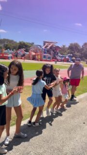 ‼️ Família no Parque ‼️

O Família no Parque é um espaço ao ar livre para a família inteira em uma área de 10 mil metros quadrados dentro do Parque Villa Lobos.

🎯 Atrações para todas as idades
💰 Entrada gratuita 
👫 Para toda família 
🐶 Pet Friendly 
🏃🏻‍♂️‍➡️ Gincana
🍔 Praça de alimentação 
👏🏻 Pacotes para Aniversários 

Possui atrações incríveis como o Hippo (maior inflável da América Latina), bungee trampolim 🎪, tirolesa, infláveis gigantes 🦖, T-Rex, tobogã 🛝, parque de trampolins, futebol gigante ⚽️, área kids 👶🏾👶🏻👶🏼, pescaria 🐠, tiro ao alvo 🎯, 🚂 trenzinho e muito mais.

Programação ainda possui uma equipe de animadores com brincadeiras gratuitas ao longo de todo o dia.

Como a entrada é gratuita você não precisa pagar para entrar no parque, paga somente as atrações!

🗓️ Datas: sábados, domingos e feriados
⏰ das 10h às 18h
📍Parque Villa Lobos - Av. Prof. Fonseca Rodrigues, 2001 - Alto de Pinheiros, São Paulo - SP, 05461-010

‼️ Entrada GRATUITA‼️
💰Atrações a partir de R$ 10,00
❤️Vip Pass: R$ 150 por pessoa

💳 Ativação do cartão de consumo R$5,00 (após utilizar pode trocar por R$5,00 ou por 1 água).
É possível baixar o APP da Zig, comprar por lá e entrar nas atrações com o celular.