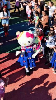🎀🌽 O clima de festa junina vai tomar conta do Família no Parque com um Arraiá da Hello Kitty cheio de atrações especiais! ✨🎶

Terá muita diversão na programação do Família no Parque:
💖 Esculturas da Hello Kitty Parade espalhadas que vai garantir fotos incríveis
🎯 Jogos temáticos para divertir crianças e adultos
💃 Quadrilha todos os dias às 14h30
🛝 Hippo — O maior escorregador inflável da América Latina 
🎢 Tirolesa 
🎮 Simulador 
⛹️ Bungee Trampolim
🏗️ Parque de Infláveis 
👶 Área Kids para bebês e crianças até 5 anos
🌽 Comidas típicas 
🎶 Trio de Forró 
🎡 Um cenário encantador para viver momentos inesquecíveis
🚀 Diversão para TODAS as idades 

Prepare o traje caipira e venha aproveitar essa experiência! 🌟

📍 Família no Parque – Parque Villa-Lobos
📅 Dias 04, 05, 06, 07, 13, 14, 20, 21, 27 e 28 de junho
⏰ Das 10h às 18h

Chame a família e os amigos para curtir o arraiá mais fofo de São Paulo! 💕🌽

#ArraiaHelloKitty #HelloKittyParade #FamiliaNoParque #ParqueVillaLobos #FestaJunina HelloKitty PasseioEmFamilia DiversaoEmSP Quadrilha SaoPauloComC