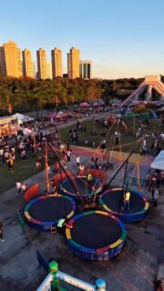🎡☀️ FÉRIAS DE JULHO NO FAMÍLIA NO PARQUE! ☀️🎡

As férias escolares chegaram e o Família no Parque preparou uma programação incrível para crianças e adultos no Parque Villa-Lobos! 💙🌳

✨ O que você vai encontrar?

🎢 Mais de 10 mil m² de atrações ao ar livre
🦛 Hippo, o maior tobogã inflável da América Latina
🪂 Tirolesa com 90 metros de extensão
🦖 Tobogã T-Rex e infláveis gigantes
🤸 Bungee Trampolim e Futebol de Sabão
🎯 Tiro ao alvo e pescaria
👶 Área Kids exclusiva para crianças menores de 5 anos
🚂 Passeio de trenzinho pelo Parque Villa-Lobos
🍿 Praça de alimentação com diversas delícias para toda a família

📅 De 29 de junho até 2 de agosto (todos os dias)
⏰ Das 10h às 18h
📍 Parque Villa-Lobos – São Paulo

💰 Entrada gratuita e atrações a partir de R$ 10. Quer brincar sem limites? Aproveite o VipPass e curta as atrações o dia todo!

👨‍👩‍👧‍👦 Uma experiência perfeita para tirar a criançada das telas e criar memórias inesquecíveis durante as férias!