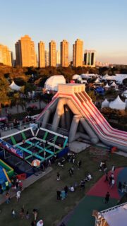 ‼️ Família no Parque ‼️

O Família no Parque é um espaço ao ar livre para a família inteira em uma área de 10 mil metros quadrados dentro do Parque Villa Lobos.

🎯 Atrações para todas as idades
💰 Entrada gratuita 
👫 Para toda família 
🐶 Pet Friendly 
🏃🏻‍♂️‍➡️ Gincana
🍔 Praça de alimentação 
👏🏻 Pacotes para Aniversários 

Possui atrações incríveis como o Hippo (maior inflável da América Latina), bungee trampolim 🎪, tirolesa, infláveis gigantes 🦖, T-Rex, tobogã 🛝, parque de trampolins, futebol gigante ⚽️, área kids 👶🏾👶🏻👶🏼, pescaria 🐠, tiro ao alvo 🎯, 🚂 trenzinho e muito mais.

Programação ainda possui uma equipe de animadores com brincadeiras gratuitas ao longo de todo o dia.

Como a entrada é gratuita você não precisa pagar para entrar no parque, paga somente as atrações!

🗓️ Datas: sábados, domingos e feriados
⏰ das 10h às 18h
📍Parque Villa Lobos - Av. Prof. Fonseca Rodrigues, 2001 - Alto de Pinheiros, São Paulo - SP, 05461-010

‼️ Entrada GRATUITA‼️
💰Atrações a partir de R$ 10,00
❤️Vip Pass: R$ 150 por pessoa

💳 Ativação do cartão de consumo R$5,00 (após utilizar pode trocar por R$5,00 ou por 1 água).